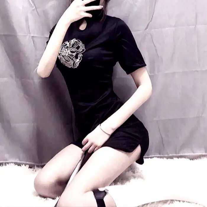猛将娇娃海报